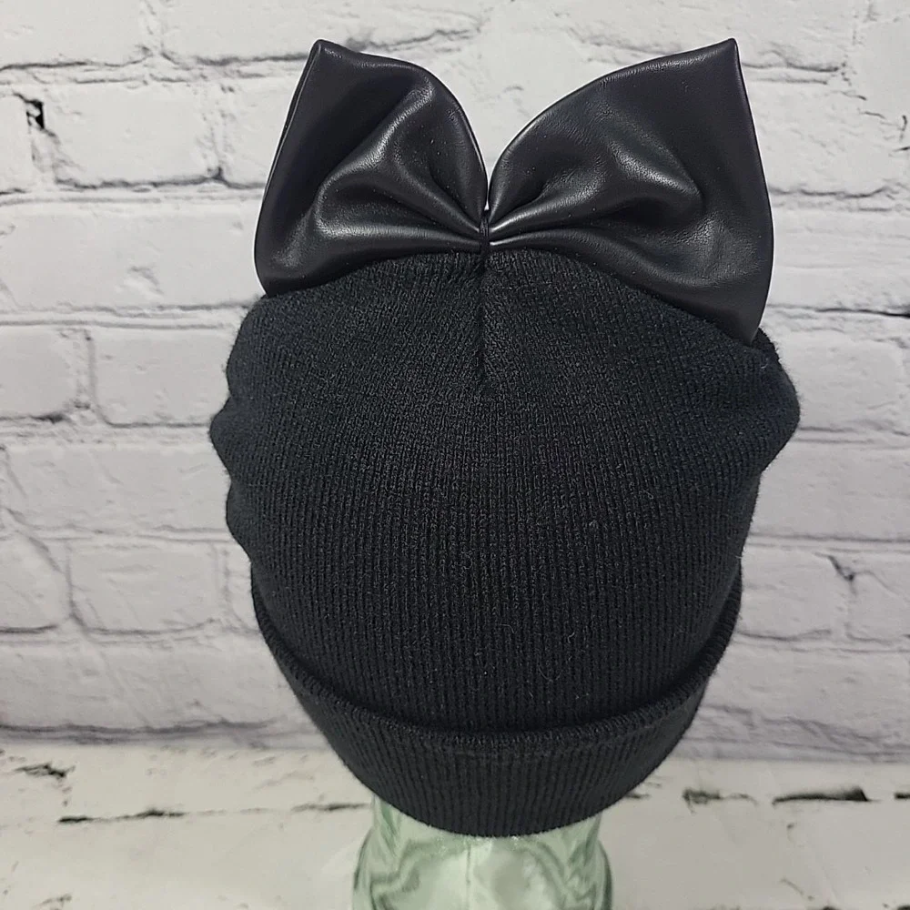 Black Bow Beanie Hat Womens One Size Vegan Leather‎ Stretch Knit Ski Cap